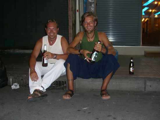 Mit Snappy, einem Kanadier, auf der Khao San beim Abschiedsbierchen.