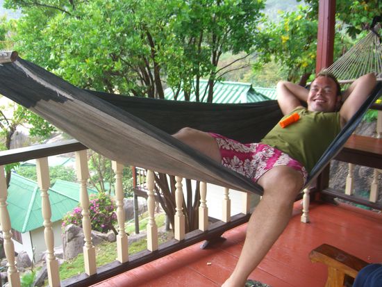 In der Hängematte in unserem Bungalow mit dem Ausblick auf die Tanote Bay im Osten von Ko Tao. Das war wirklich atemberaubend.