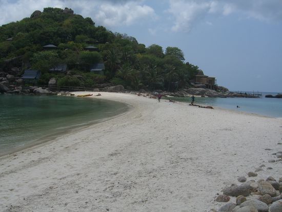 Auf der vor Ko Toa vorgelagerten Insel Ko Nangnyan. Ich hatte dort ein unglaublich schönes Schnorchelerlebnis. Einen Papagaifisch zu sehen, der sich von Putzerfischen hat bedienen lassen, war unvergesslich...