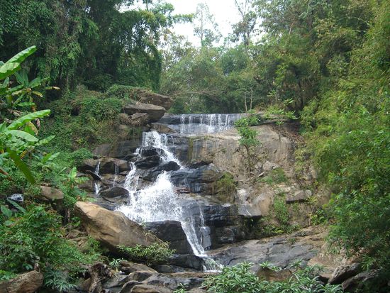 Ein Wasserfall, die erste Station unserer Trekkingtour