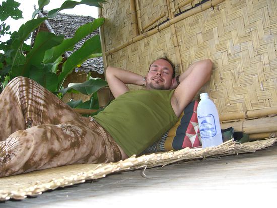 Beim Chillen am Nachmittag auf meiner kleinen Bungalowterasse.