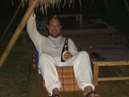 Ein "kleines" Bierchen "Chang" am Abend bei ziemlig chilliger Musik.