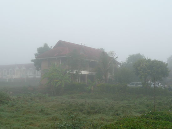 Bens Guesthouse heute Morgen in Nebelschwaden gehuellt