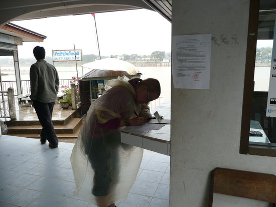 Beim Ausfuellen der Visa- und Einreiseformalitaeten