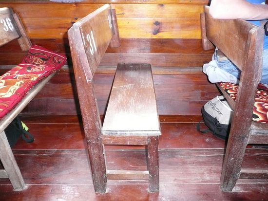 Holzbaenke im Slowboat nach Luang Prabang