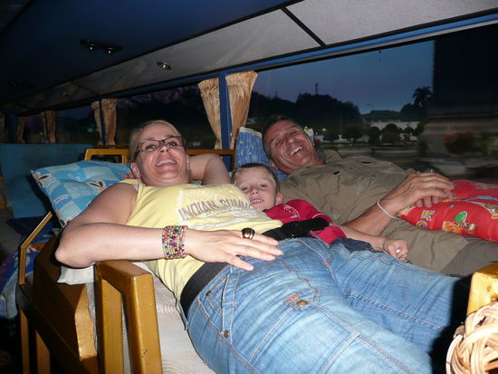 Der Nacht-Bett-Bus nach Pakse (670 km, 10 Std.)