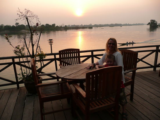 Bevor wir zum Abendessen gehen, nehmen wir schnell noch den Sonnenuntergang mit...