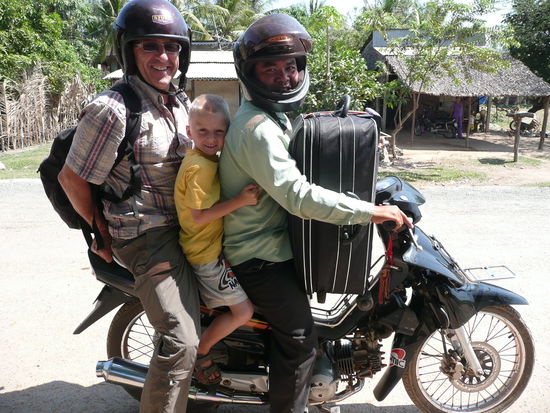 Per Moped-Taxi (Moto) zur Grenze