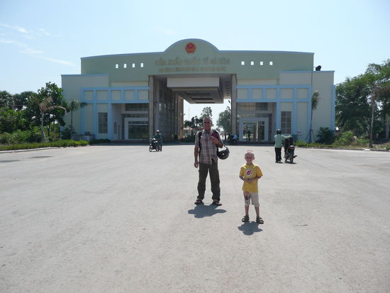 Vor dem vietnamesischen Grenzposten