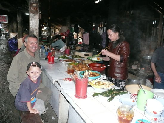 Mittagessen auf dem Markt in Hoi An