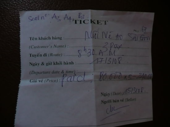 Unser Busticket nach Saigon. Es koennte mich ja wieder so eine vietnamesische Kobra angreifen  ... Sicher ist Sicher!