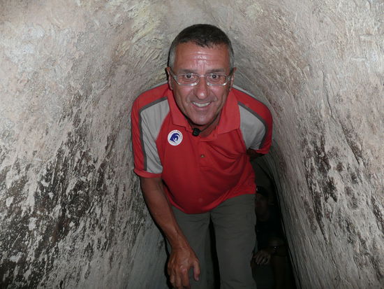 Wir haetten wahrheitsgetreu ein schwarzes Bild reinstellen sollen, denn da unten war stockdunkel!!!