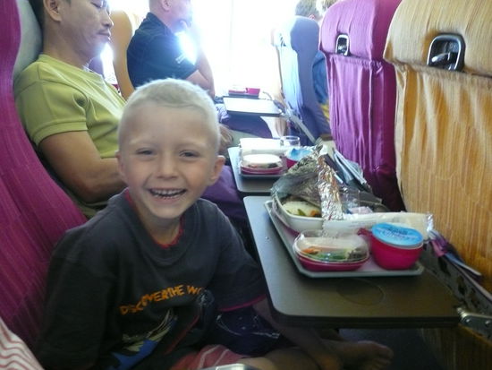 im Thai Airways Flieger beim Mittagessen