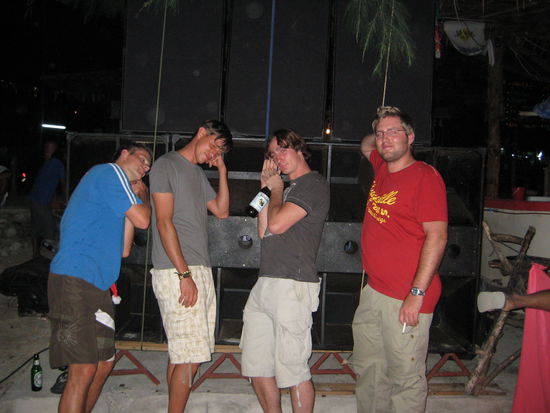 wenn das mal keinen Tinitus gibt...