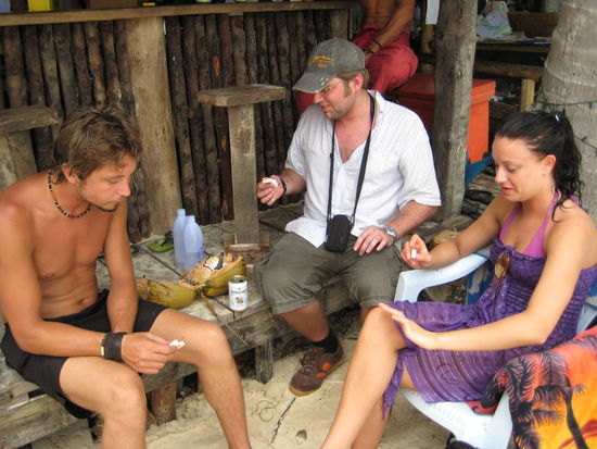 Beachtet mal die leicht roetliche Hautfarbe von Stefan