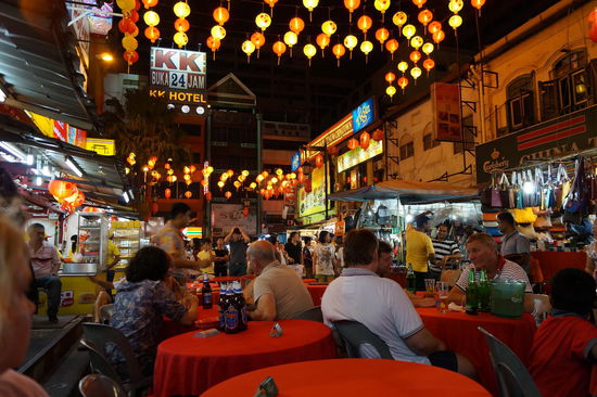 Blick von unserem Standpunkt auf den Nightmarket