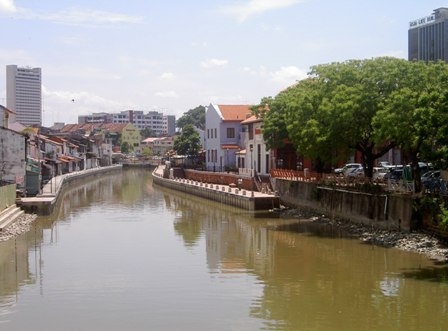 melakafluss, uf daem heimer no ae bootstour ungernoh. i daem fluss laebe ou warane (grossi dechse)