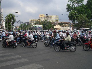 ae normali kruezig mizt in saigon. hie geits ab wie sau...abartig