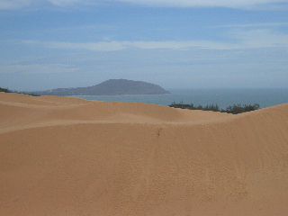 sandduene direkt am meer in mui ne