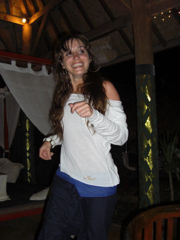 corinne in action... het im restaurant im takt zur dorfmusic tanzet...