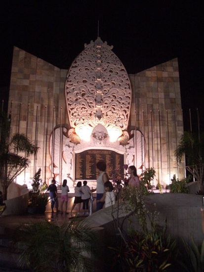 denkmal vom bombeaschlag 2002 in kuta