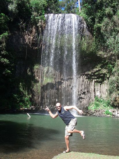 kusi in action vor dem milla milla wasserfall....