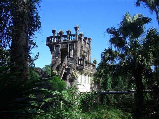 paronella park, wurde von einem spanier vor x jahren als vergnuegungspark erbaut...