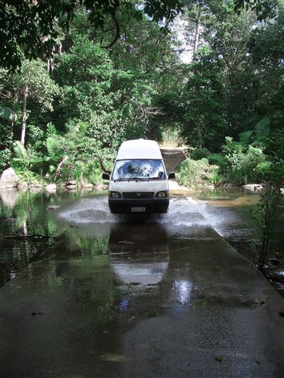 flussdurquerung, unser camper in voller action