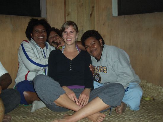 unsere neue freundin kuru links im bild und ihre kolleginnnen....die waren soooo lustig