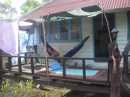 geil ueses zaeut he, womer bastlet hei. uese sunneschutz vorem haerzige huesli uf ko lipe....(10.- pro nacht)