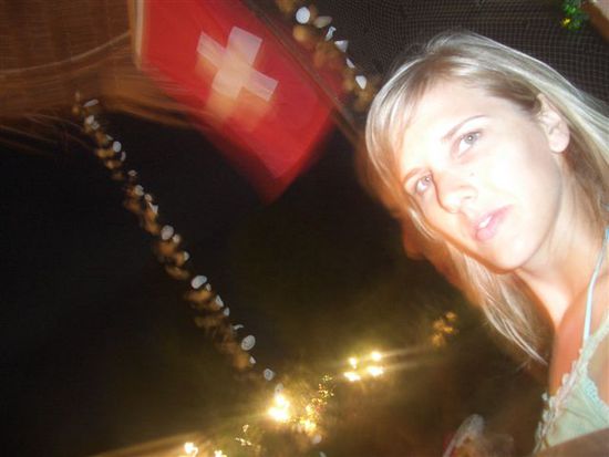 di isch de exklusiv he, die foto?? nachtessen unter schweizerfahne, das isch doch aes highlight....