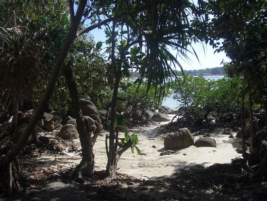 uese persoenlech strand im sanom beach uf ko lipe. be fluet hetmae grad direkt iz meer choenne schwuemme...troumhaft