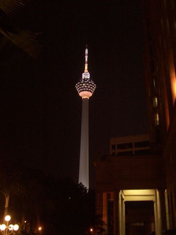 fernesehturm, vo dert obe hesch ae hammer ussicht ueber ganz kuala lumpur....