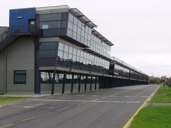 F1-Boxengasse