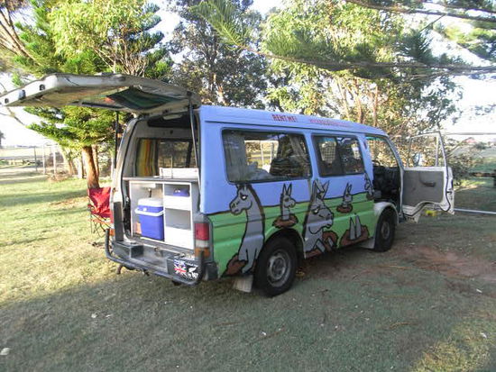 unser Wickedcamper mit Donkys (Eseln)
