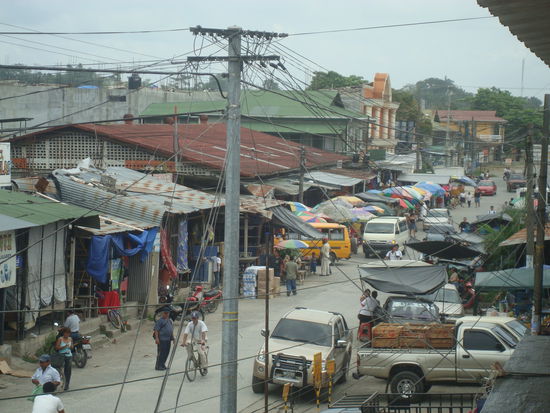 Aussicht von unserem Balkon in Puerto Barrios.