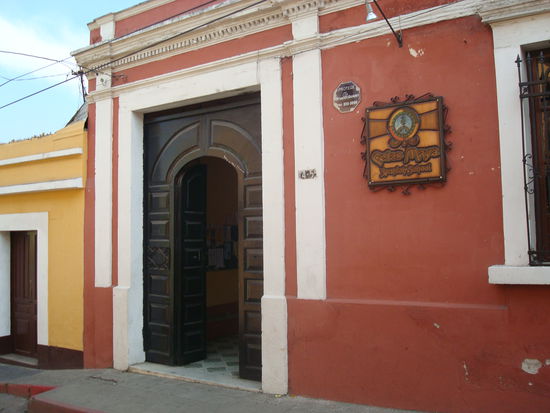 Eingang zu "unserer" Schule