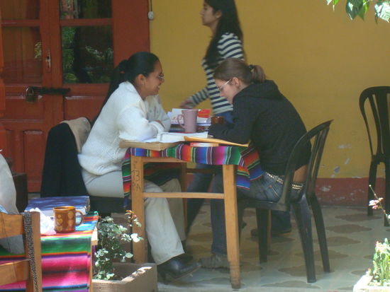 Simone mit ihrer Lehrerin Yadira