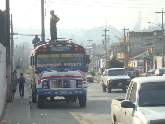 ...das Gepaeck wird immer aufs Dach geladen.