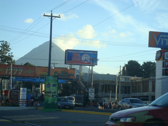 Den Vulkan Santa Maria sieht man von fast ueberall in Xela.