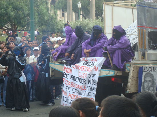 Wir konnten noch einer Protestkundgebung von Studenten beiwohnen...