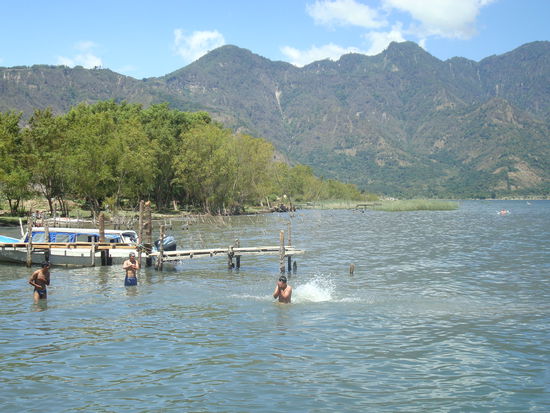 Koerperpflege am See (dieses Bild haben wir noch vor dem "Crash" raufgeladen).