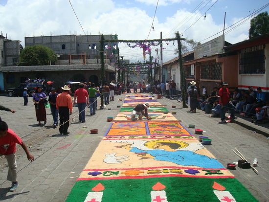 Diese wunderschoenen Kunstwerke ziehen sich ueber hunderte von Metern...