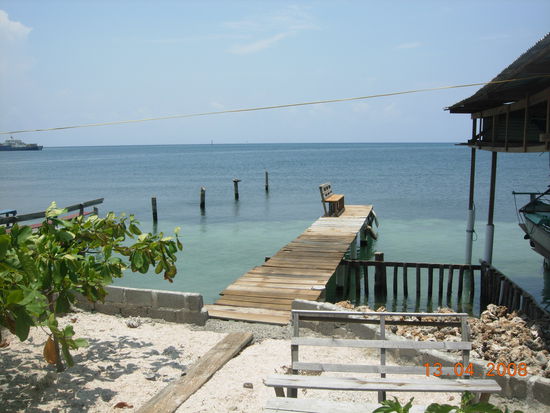 Der Steg zu unserem Hotel