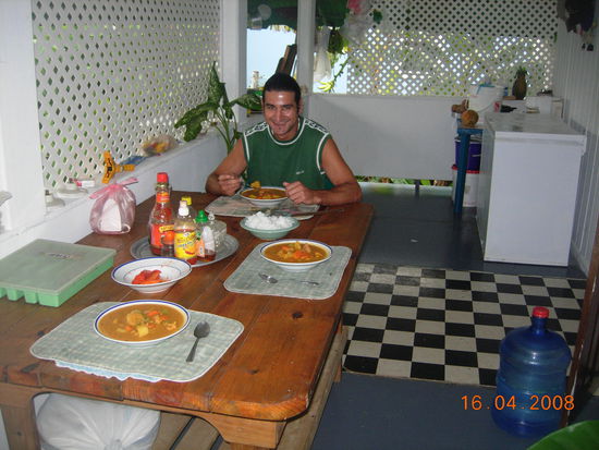 Wir wurden wieder einmal verwoehnt. Mit Sopa de caracol (Meeresschneckensuppe), war sogar fuer die Seafood-Kritikerin Jeanine lecker.