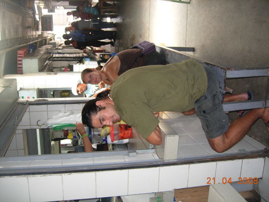 Wir essen leckere Baleadas auf dem Markt