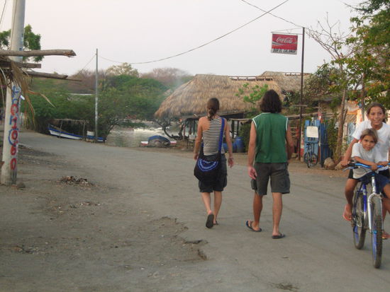 Spaziergang durch das kleine Stranddorf