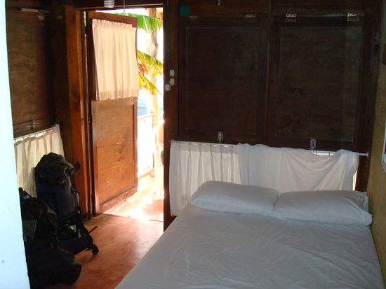 Einfach aber gemuetlich. Und vor allem: am Morgen sind wir innerhalb von 15 Sekunden im Meer