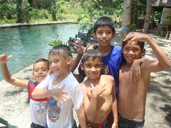 Diese Jungs haben eine Riesenparty...