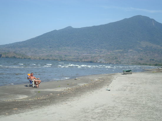 Auch Jerome aus Sion geniesst den Strand und das herrliche Wetter